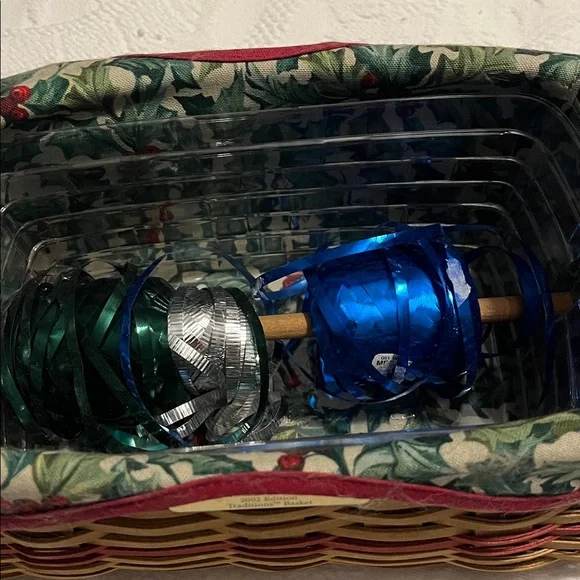 Longaberger 2002 Christmas Collection Traditions basket with red weave - Picture 2 of 8